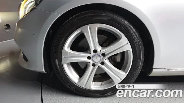 2017 Mercedes-Benz E-Class, foto 4