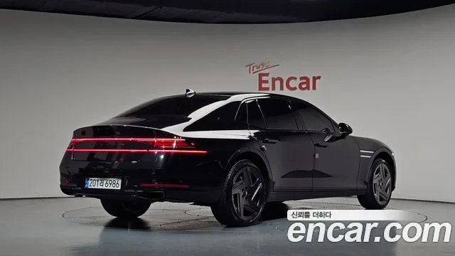 2025 Genesis G90