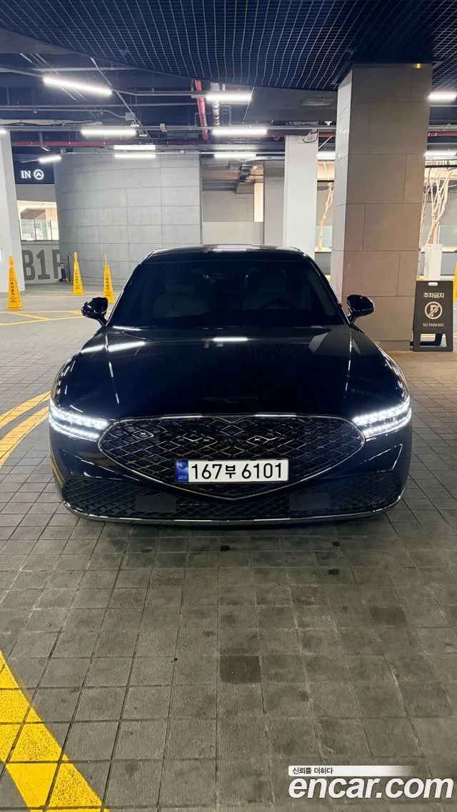 2023 Genesis G90