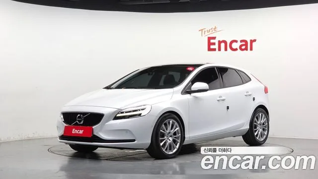 2018 Volvo V40