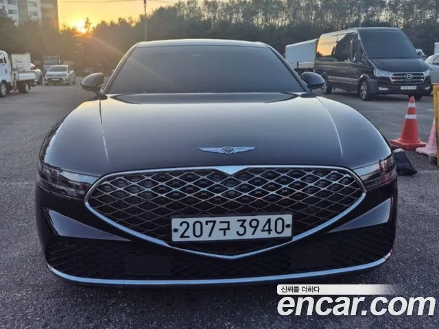 2023 Genesis G90
