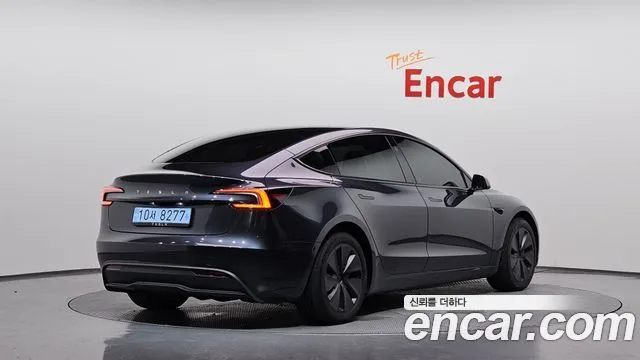 2025 Tesla Model 3, foto 2