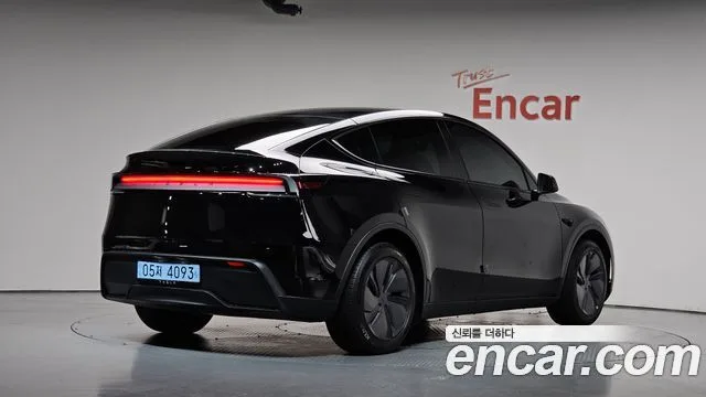 2025 Tesla Model Y