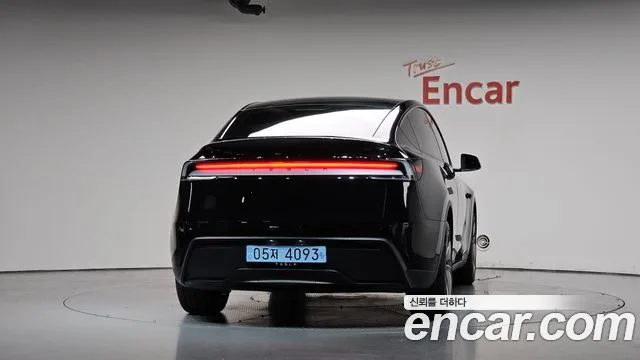 2025 Tesla Model Y, foto 3