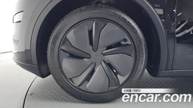 2025 Tesla Model Y, foto 4