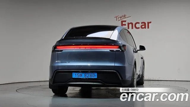 2026 Tesla Model Y, foto 3