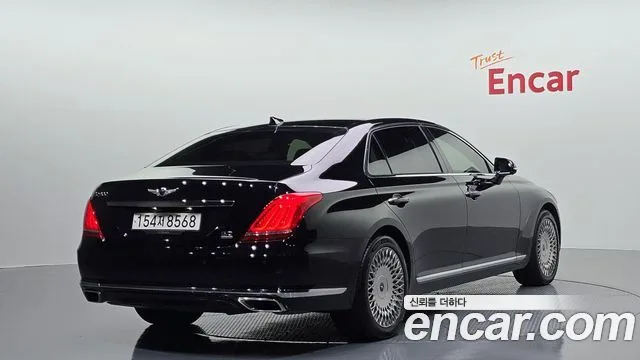 2017 Genesis EQ900