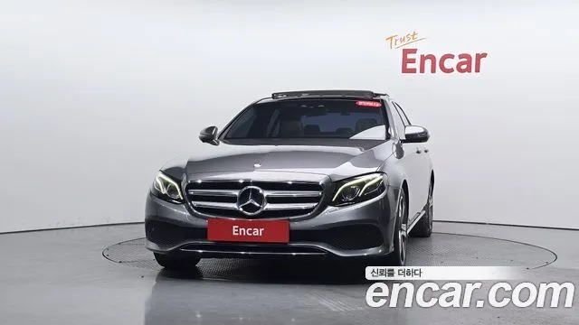 2017 Mercedes-Benz E-Class, foto 2