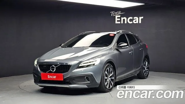 2019 Volvo V40