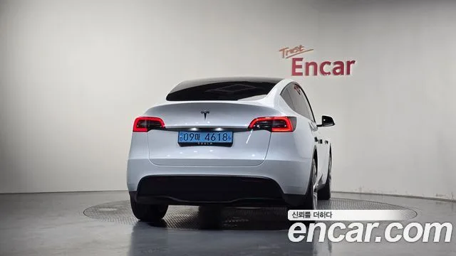 2024 Tesla Model Y, foto 3