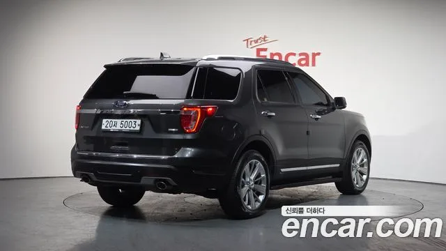 2019 Ford Explorer, foto 2