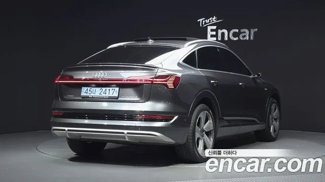 2022 Audi e-tron, foto 2