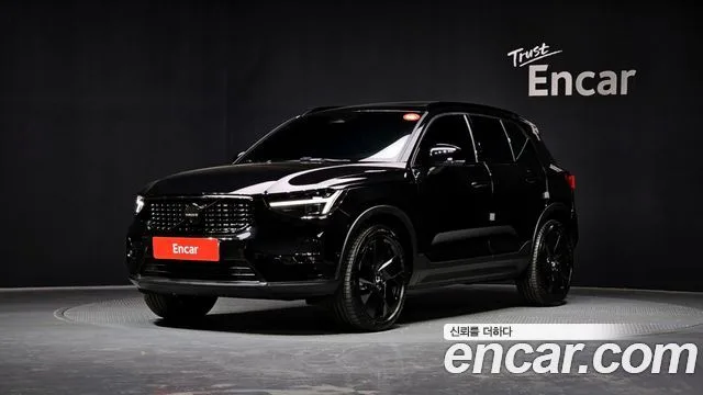 2025 Volvo XC40
