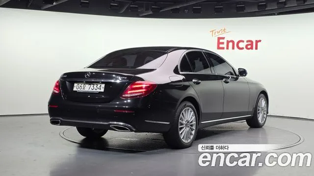 2018 Mercedes-Benz E-Class, foto 2