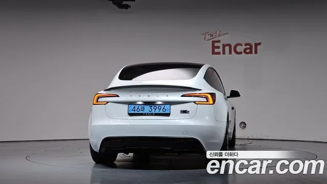 2026 Tesla Model 3, foto 3