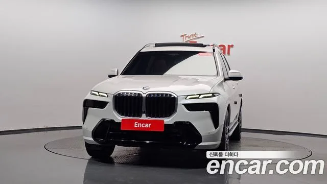 2024 BMW X7, foto 2