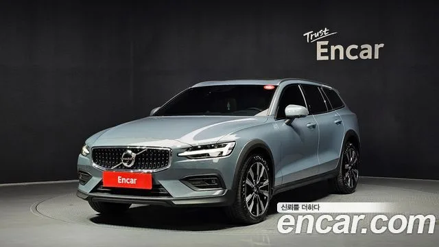 2022 Volvo V60
