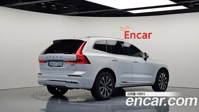 2025 Volvo XC60, foto 2