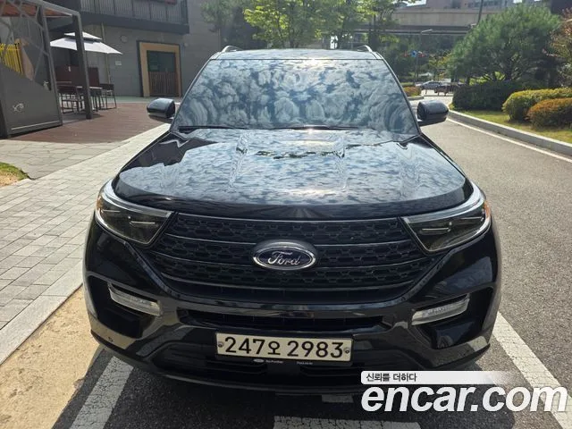 2020 Ford Explorer