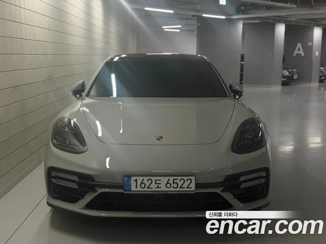 2022 Porsche Panamera