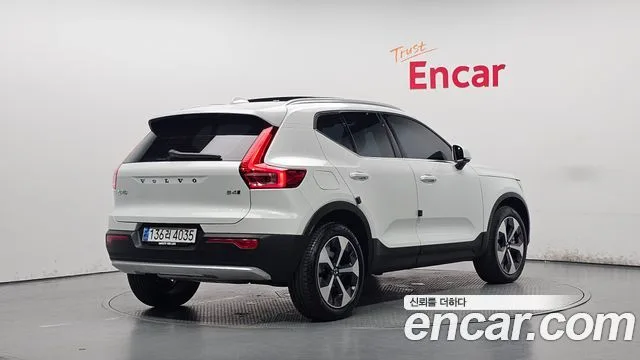 2025 Volvo XC40