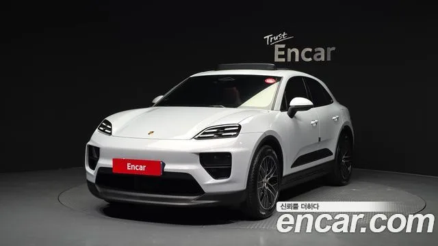 2025 Porsche Macan