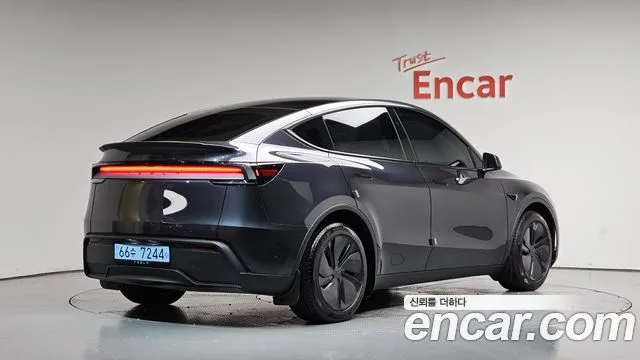 2025 Tesla Model Y