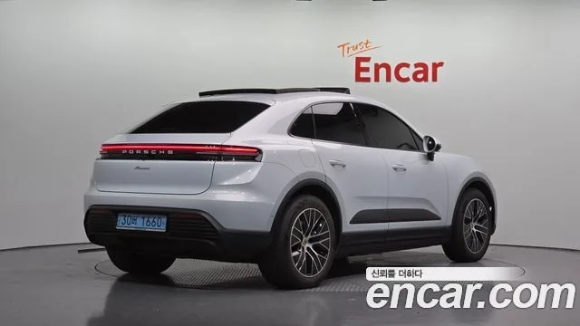 2025 Porsche Macan