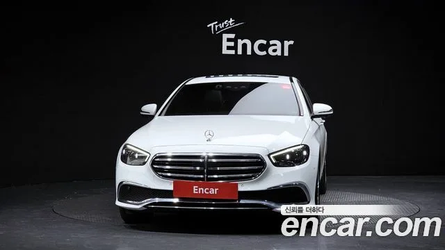 2023 Mercedes-Benz E-Class, foto 3