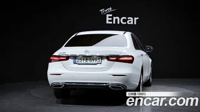 2023 Mercedes-Benz E-Class, foto 4