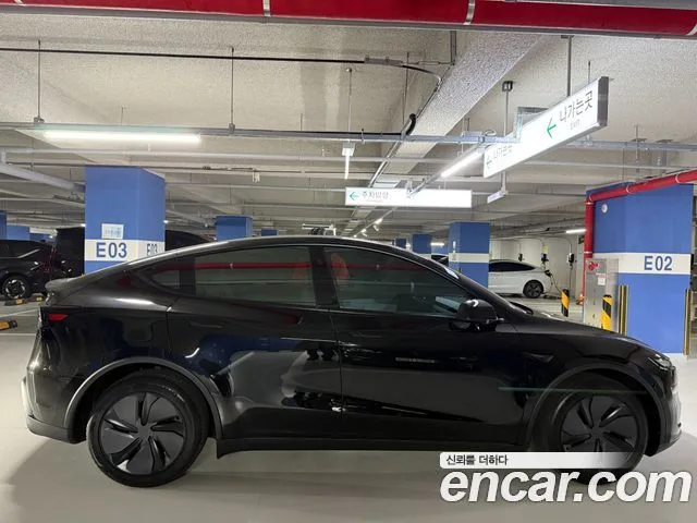 2026 Tesla Model Y, foto 3