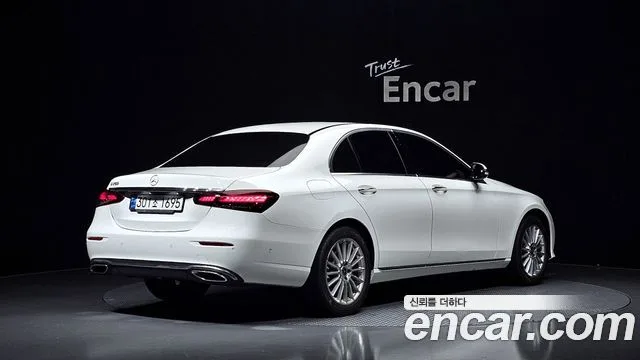 2021 Mercedes-Benz E-Class, foto 2