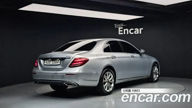 2018 Mercedes-Benz E-Class, foto 2