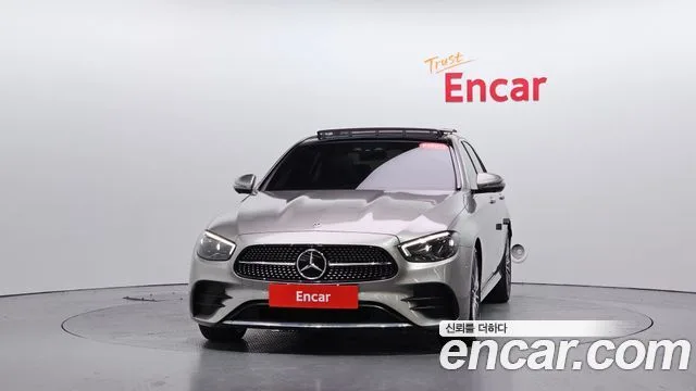 2022 Mercedes-Benz E-Class, foto 2