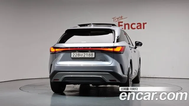 2025 Lexus RX, foto 3