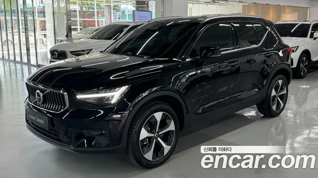 2025 Volvo XC40