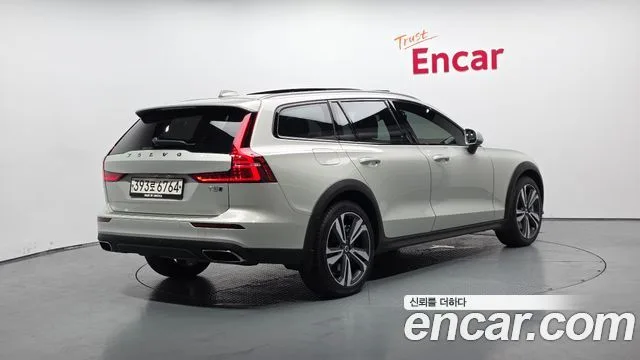 2020 Volvo V60