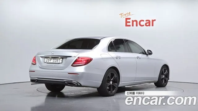 2017 Mercedes-Benz E-Class, foto 2