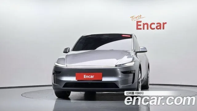 2025 Tesla Model Y, foto 2