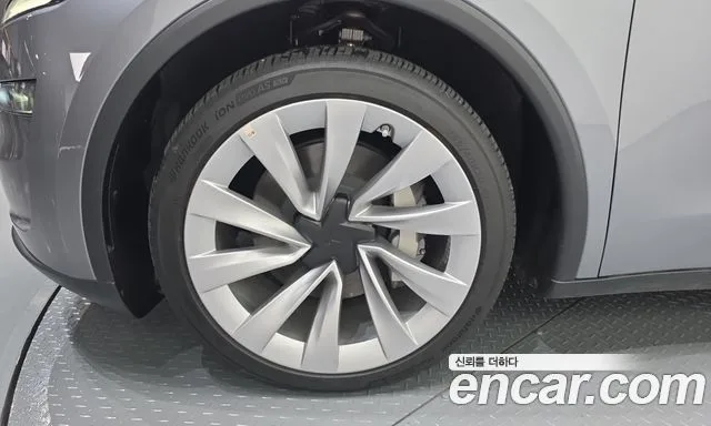 2025 Tesla Model Y, foto 4