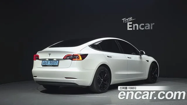 2022 Tesla Model 3, foto 2