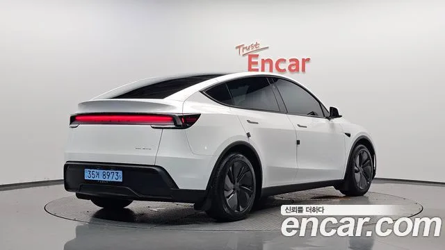 2025 Tesla Model Y