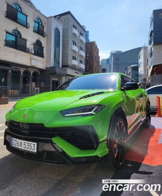 2023 Lamborghini Urus