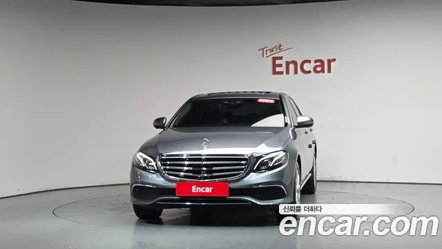 2020 Mercedes-Benz E-Class, foto 2