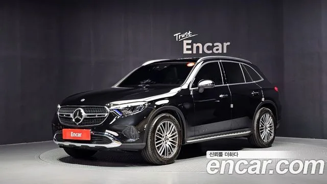 2025 Mercedes-Benz GLC-Class