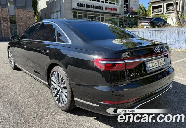 2023 Audi A8, foto 2