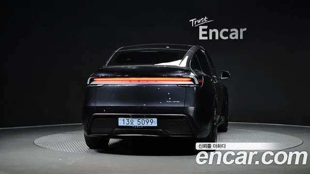 2025 Tesla Model Y, foto 4