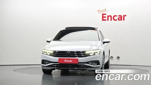2022 Volkswagen Passat, foto 2