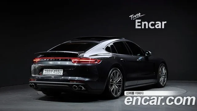 2020 Porsche Panamera
