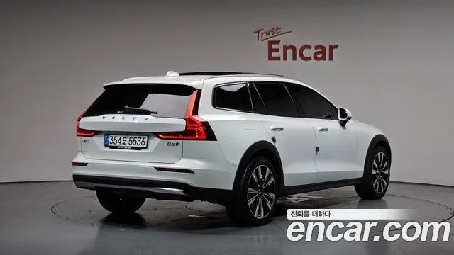 2025 Volvo V60